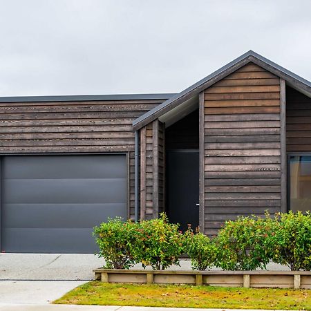 Outlet Sanctuary Villa Wanaka Exterior photo