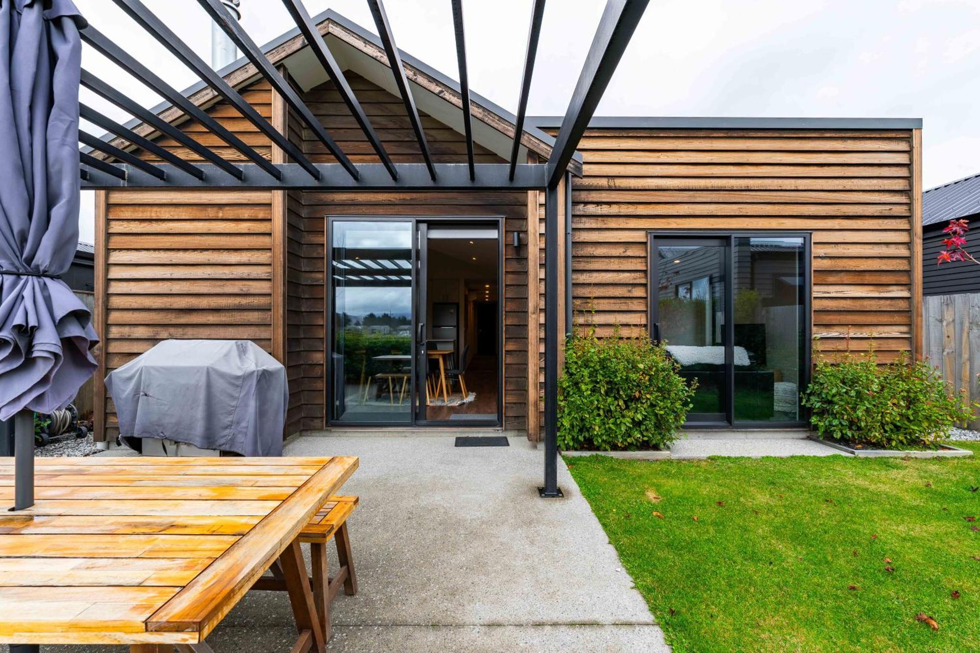 Outlet Sanctuary Villa Wanaka Exterior photo